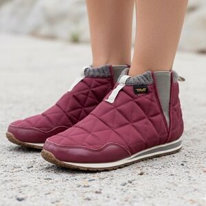 TEVA ReEmber Mid Quilted Water Resistant Booties Fig Berry